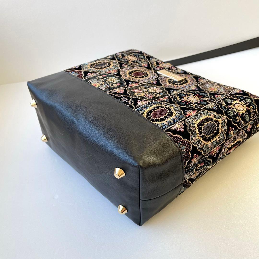 みと　インド刺繍ベルベット素材ブラックと合皮　横長ショルダーバッグ