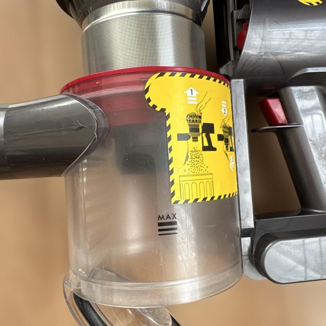 ダイソン　DYson v7 fluffy 　コードレス掃除機　作動確認済み