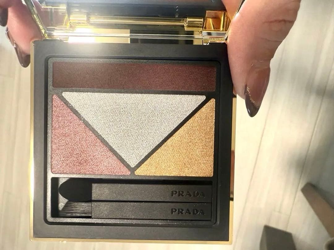 PRADA アイシャドウパレット