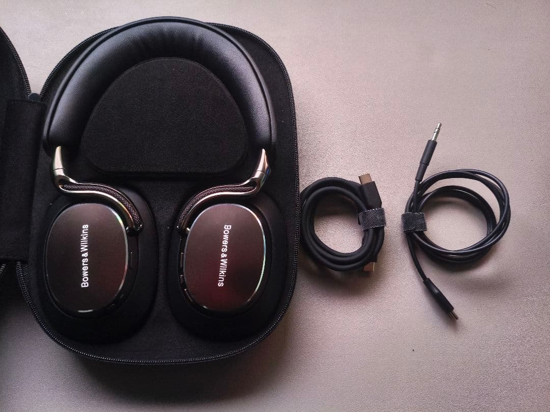 Bowers & Wilkins Px8 S2　オニキスブラック